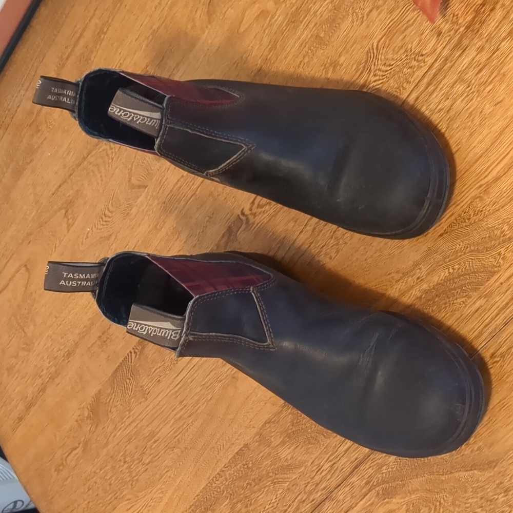 Women's 8, gently used Blundstone boots.
